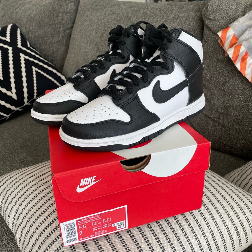 Nike panda dunks